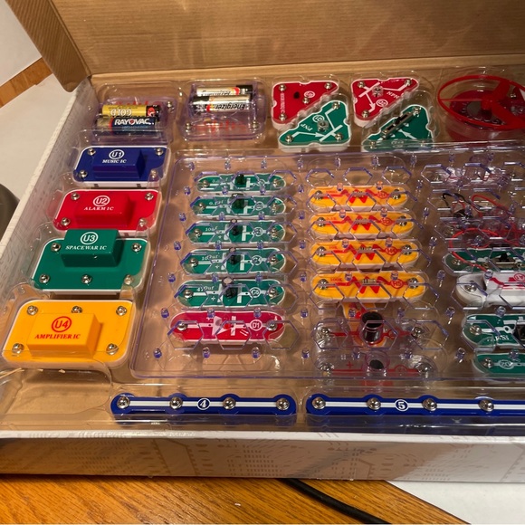 Elenco Electronic Snap Circuits Kit 300 Projects Large Kit - Picture 7 of 8